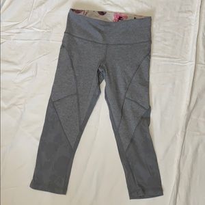 Lululemon Crops w/Floral Mesh & Side Pockets Sz 6